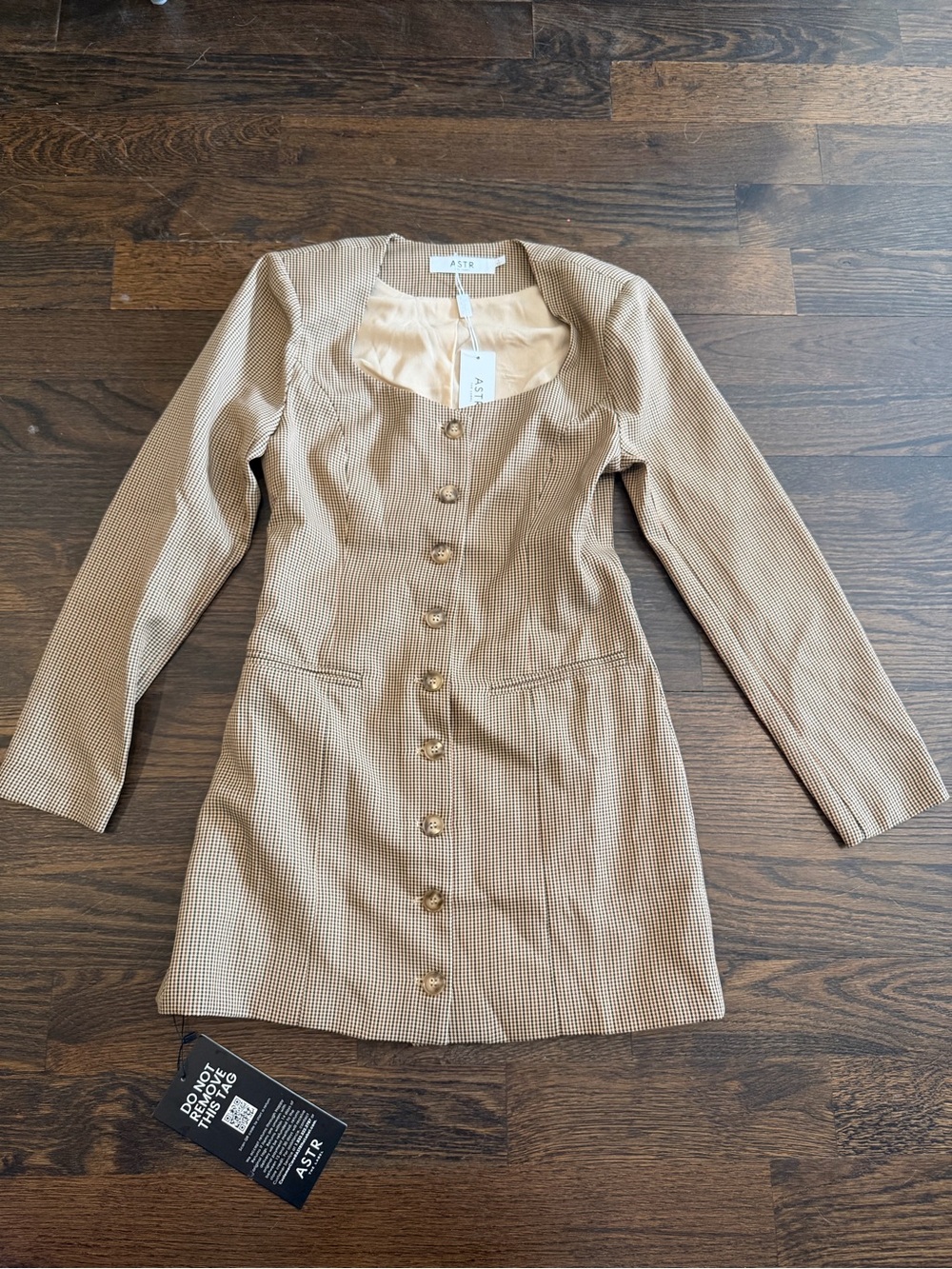 NWT ASTR Tailored Sweetheart Mini Dress - size small